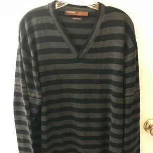 Perry Ellis V-Neck Men’s Sweater